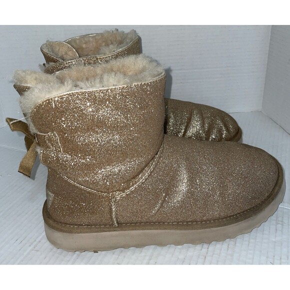 UGG Boots Women's Size 9 Gold Classic Short Bows Sparkle Shearling Mini Bailey - Picture 1 of 13